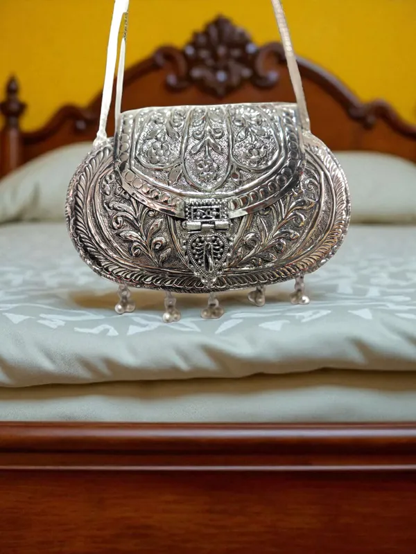 Silver_Oval_Ethnic_Handbag_In_Silver_Shade_Tassels_And_Ornate_Ghungroo_Sling_Chain_For_Women