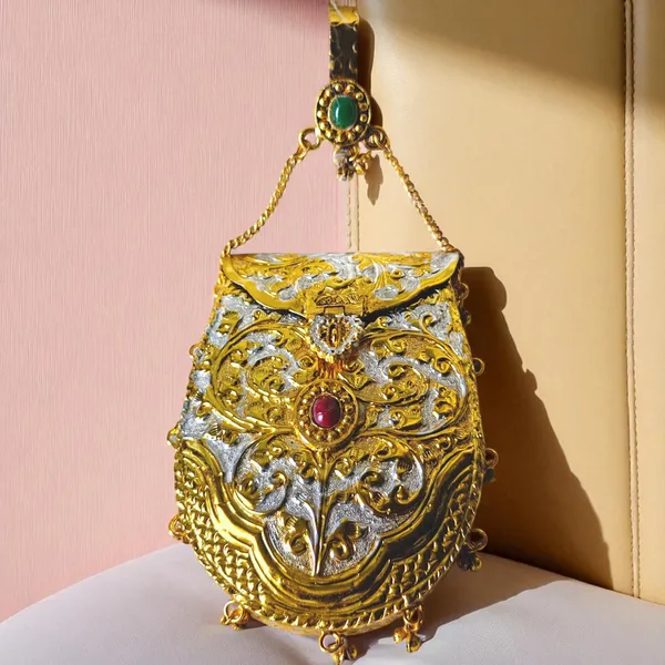 Gold_Oval_Shaped_Mobile_Challa_In_Dual_Tone_And_Ghungroo_Latkans_For_Women