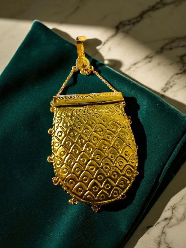 Gold_Oval_Shaped_Mobile_Challa_In_Dual_Tone_And_Ghungroo_Latkans_For_Women
