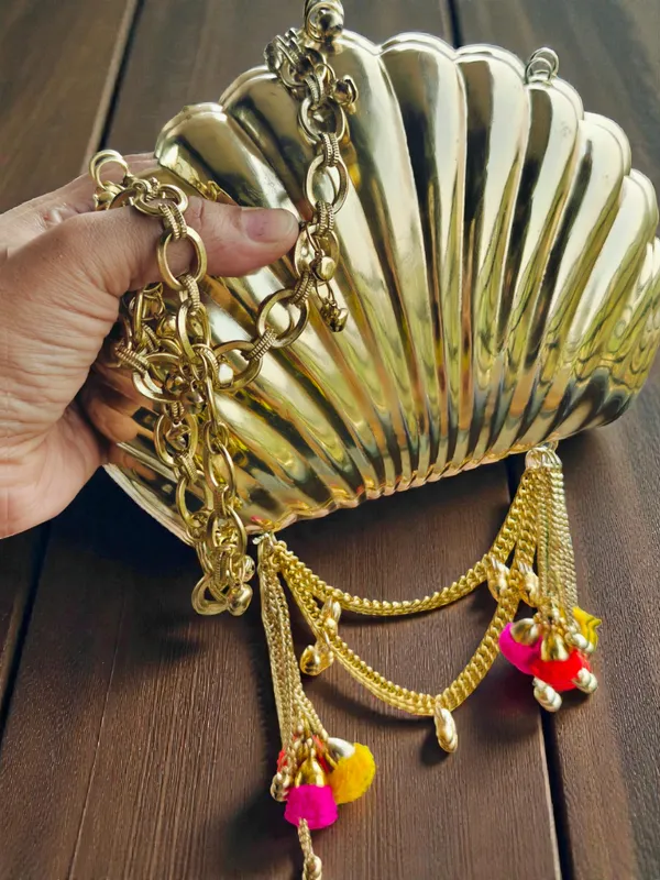 Gold_The_Shell_Heritage_Brass_Ghungroo_Bag_In_Gold_Tone_For_Women