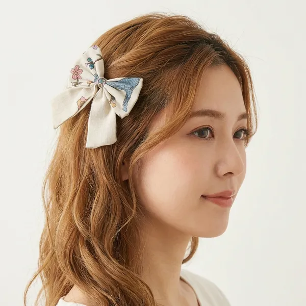 White_Cotton_Linen_Meadow_Embroidery_Bow_Clip_For_Women