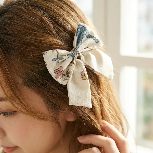 White_Cotton_Linen_Meadow_Embroidery_Bow_Clip_For_Women