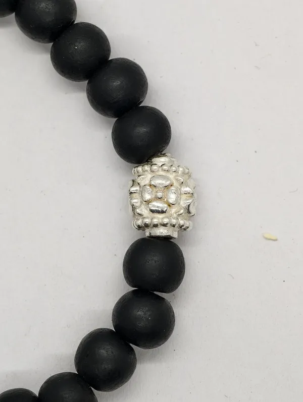 Silver_And_Black_Karungali_Band_30_Beads_8_Mm_Spiritual_Wrist_Band