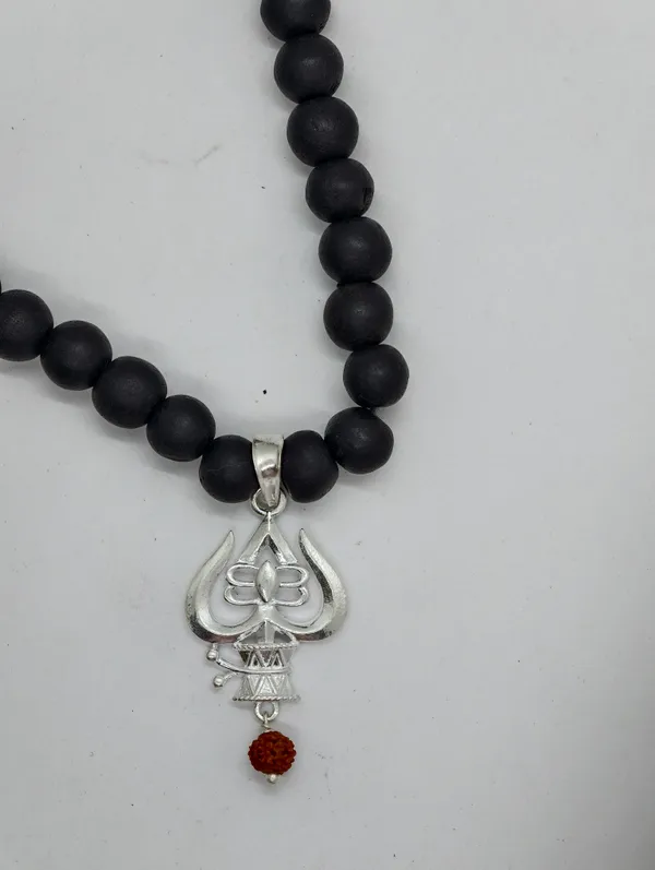 Silver_And_Black_Trishul_Pendant_For_Unisex