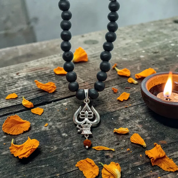 Silver_And_Black_Trishul_Pendant_For_Unisex