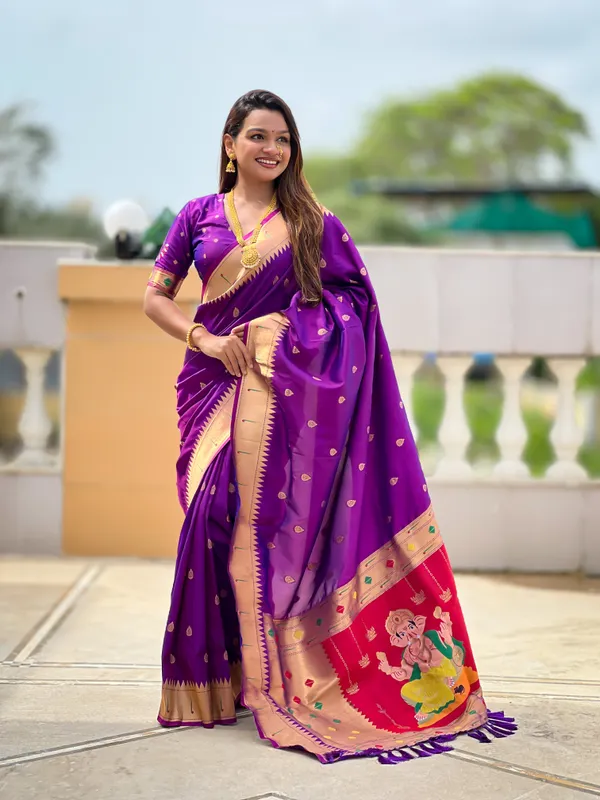 Magenta_Soft_Pethani_Silk_Saree_With_Zari_Weaving_Motifs_Design_And_Meenakari_Weaving_Rich_Pallu_With_Meenakari_Weaving_Munia_Border_And_Tassels_Attached_At_Pallu_End_Blouse_For_Women