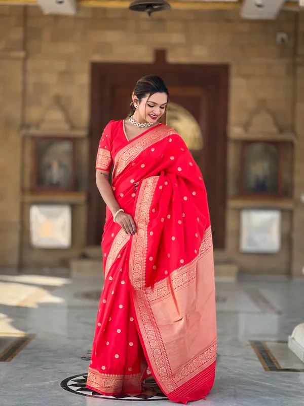 Red_Soft_Banarasi_Silk_Saree_With_Zari_Weaving_Motifd_Design_All_Over_The_Saree_And_Zari_Weaving_Rich_Pallu_With_Zari_Weaving_Border_Blouse_With_Soft_Silk_Weaving_Blouse_Piece_For_Women