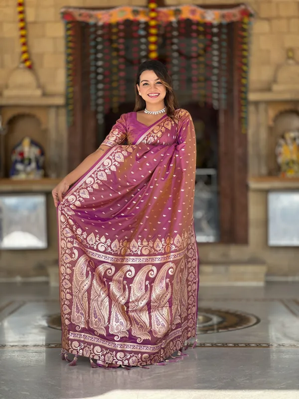 Onion_Soft_Banarasi_Silk_Saree_With_Zari_Weaving_Design_All_Over_The_Saree_And_Zari_Weaving_Rich_Pallu_With_Meenakari_Weaving_Border_And_Tassels_Attached_At_Pallu_End_Blouse_For_Women