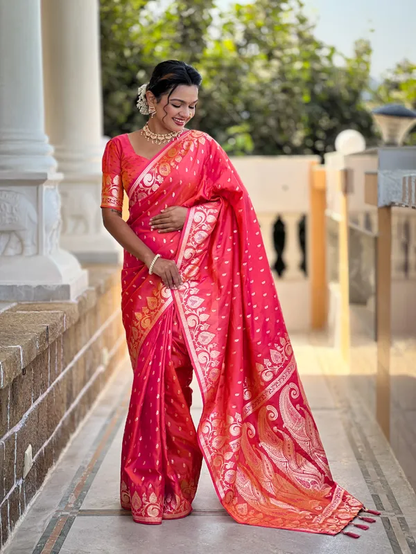 Gajri_Pink_Soft_Banarasi_Silk_Saree_With_Zari_Weaving_Design_All_Over_The_Saree_And_Zari_Weaving_Rich_Pallu_With_Meenakari_Weaving_Border_And_Tassels_Attached_At_Pallu_End_Blouse_For_Women