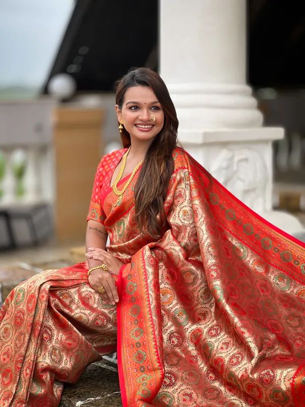 Red_Soft_Kanjivaram_Silk_Saree_With_Zari_Weaving_Meenakari_Design_All_Over_The_Saree_And_Meenakari_Weaving_Rich_Pallu_For_Women