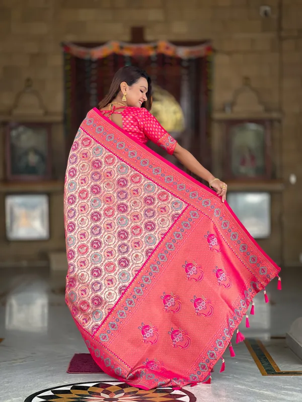 Pink_Soft_Kanjivaram_Silk_Saree_With_Zari_Weaving_Meenakari_Design_All_Over_The_Saree_And_Meenakari_Weaving_Rich_Pallu_For_Women