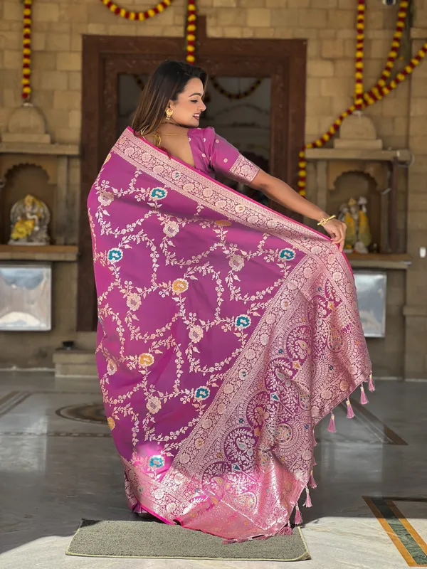Onion_Soft_Banarasi_Silk_Saree_With_Zari_Weaving_Meenakari_Touchup_Design_All_Over_The_Saree_And_Meenakari_Weaving_Rich_Pallu_For_Women