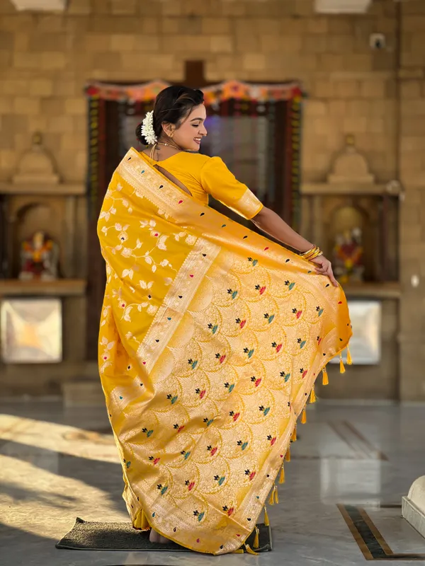 Yellow_Soft_Banarasi_Silk_Saree_With_Zari_Weaving_Meenakari_Touchup_Design_All_Over_The_Saree_And_Meenakari_Weaving_Rich_Pallu_For_Women