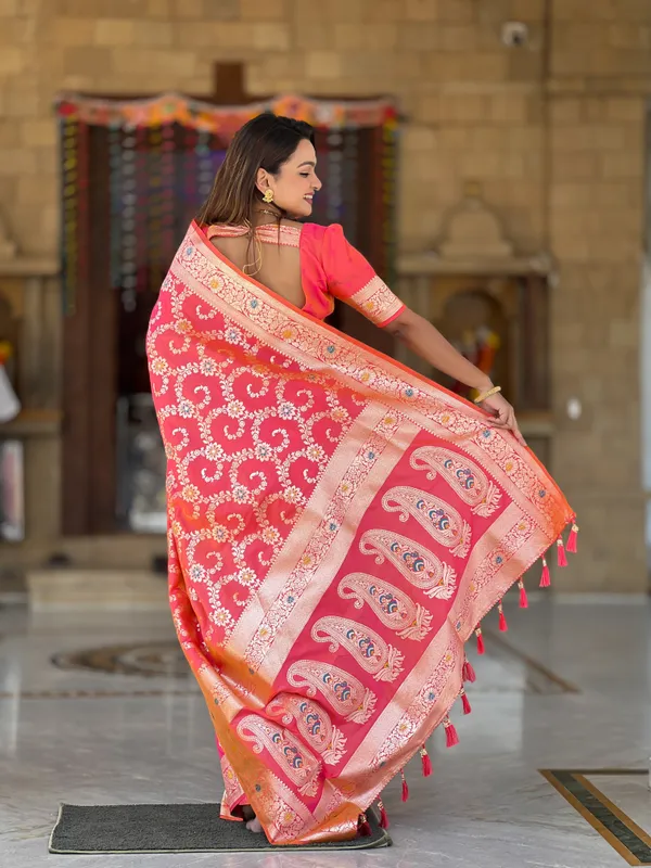 Gajri_Pink_Soft_Banarasi_Silk_Saree_With_Zari_Weaving_Meenakari_Touchup_Design_All_Over_The_Saree_And_Meenakari_Weaving_Rich_Pallu_For_Women