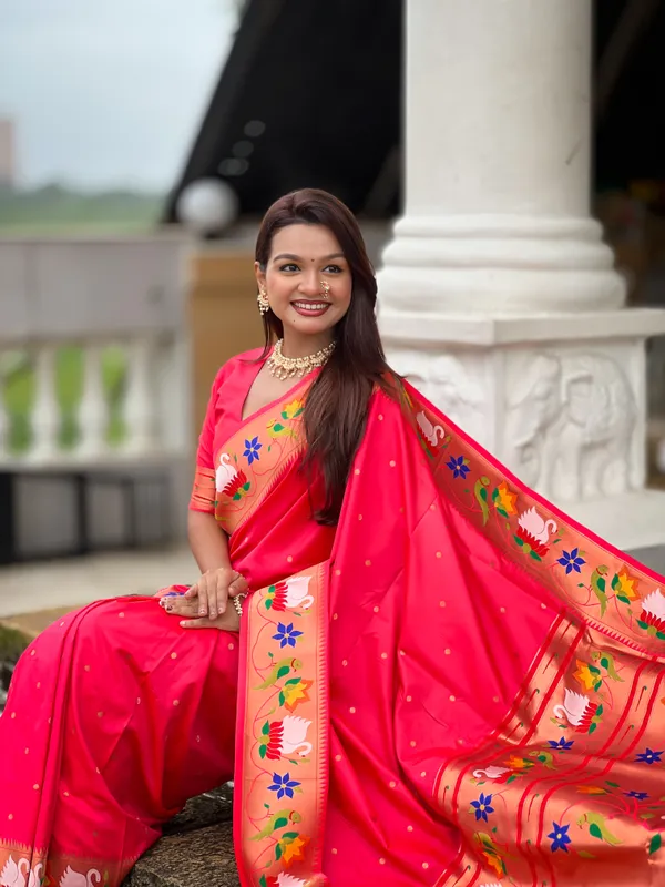Pink_Soft_Pethani_Silk_Saree_With_Zari_Weaving_Motifs_Design_And_Meenakari_Weaving_Rich_Pallu_With_Meenakari_Weaving_Border_And_Tassels_Attached_At_Pallu_End_Blouse_For_Women