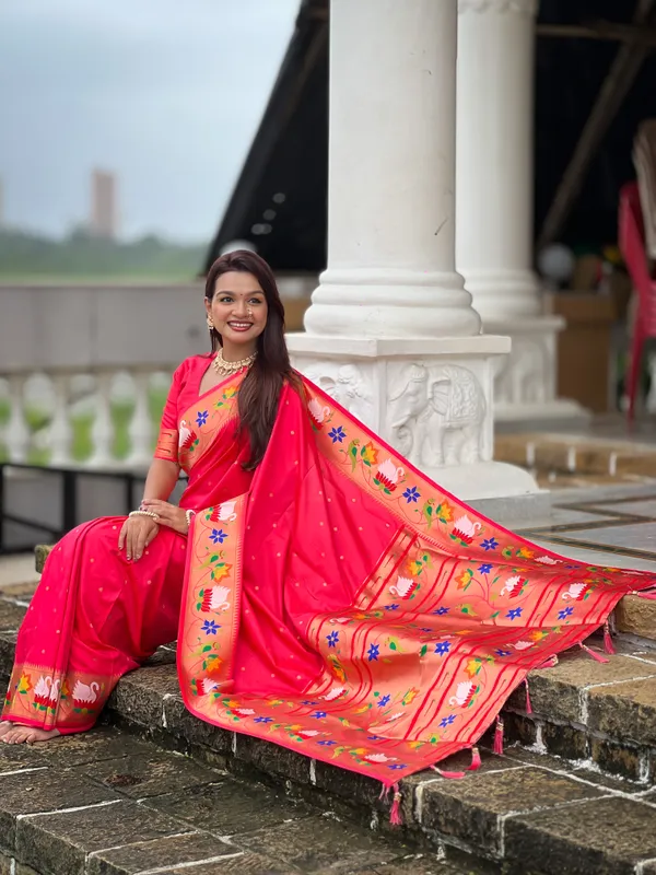Pink_Soft_Pethani_Silk_Saree_With_Zari_Weaving_Motifs_Design_And_Meenakari_Weaving_Rich_Pallu_With_Meenakari_Weaving_Border_And_Tassels_Attached_At_Pallu_End_Blouse_For_Women