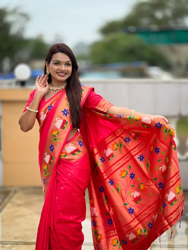 Pink_Soft_Pethani_Silk_Saree_With_Zari_Weaving_Motifs_Design_And_Meenakari_Weaving_Rich_Pallu_With_Meenakari_Weaving_Border_And_Tassels_Attached_At_Pallu_End_Blouse_For_Women