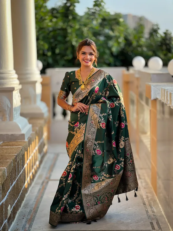 Green_Soft_Banarasi_Silk_Saree_With_Zari_Weaving_Meenakari_Touchup_Design_All_Over_The_Saree_And_Meenakari_Weaving_Rich_Pallu_For_Women