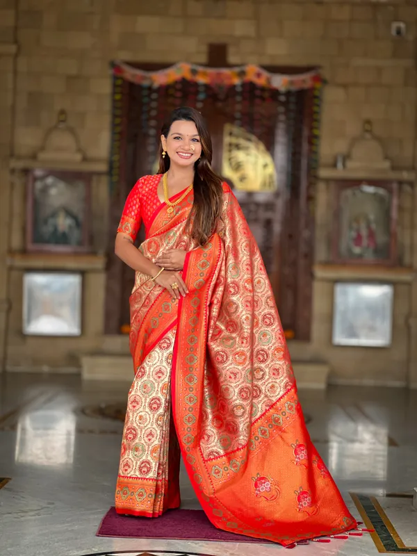 Red_Soft_Kanjivaram_Silk_Saree_With_Zari_Weaving_Meenakari_Design_All_Over_The_Saree_And_Meenakari_Weaving_Rich_Pallu_For_Women