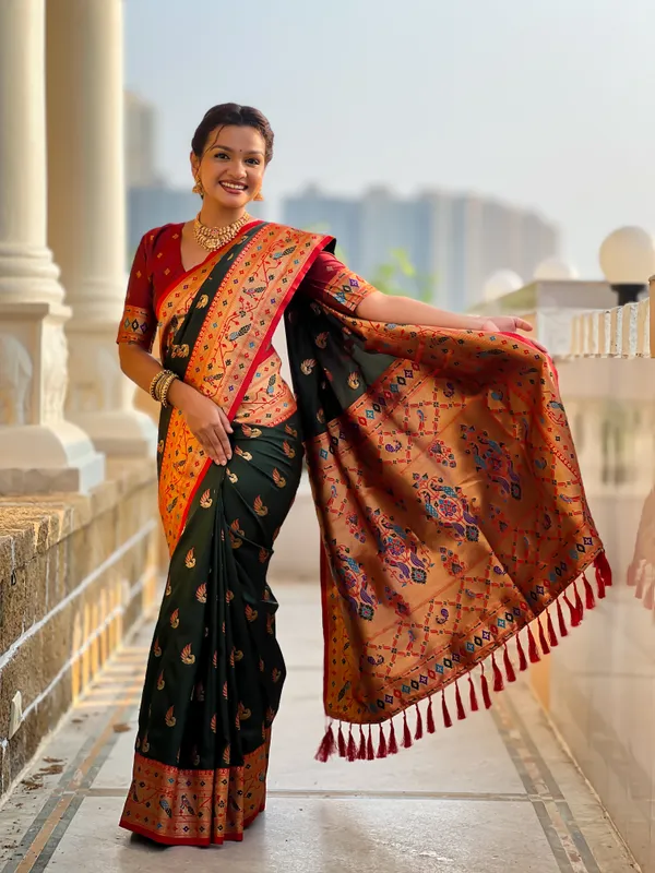 Green_Soft_Pethani_Silk_Saree_With_Zari_Weaving_Motifs_Design_And_Meenakari_Weaving_Rich_Pallu_With_Meenakari_Weaving_Border_And_Tassels_Attached_At_Pallu_End_Blouse_For_Women