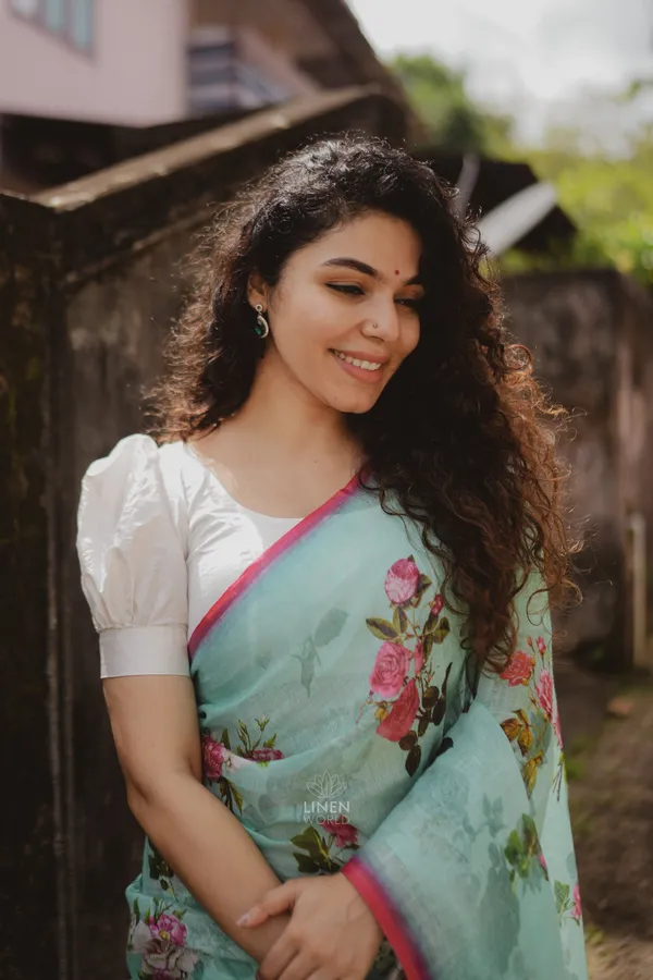 Traditional_Linen_Cotton_Saree_–_Perfect_for_Daily_&_Festive_Wear_–_Soft_&_Lightweight