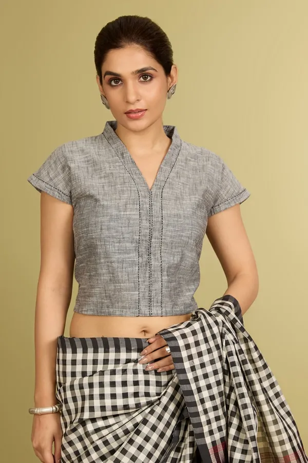 Traditional_Linen_Cotton_Saree_–_Perfect_for_Daily_&_Festive_Wear_–_Soft_&_Lightweight