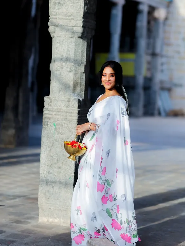 Traditional_Linen_Cotton_Saree_–_Perfect_for_Daily_&_Festive_Wear_–_Soft_&_Lightweight