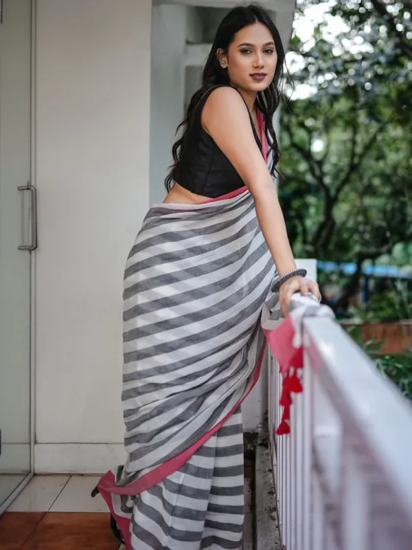 Traditional_Linen_Cotton_Saree_–_Perfect_for_Daily_&_Festive_Wear_–_Soft_&_Lightweight