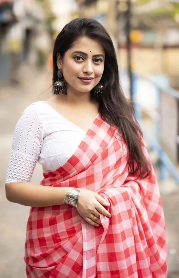 Traditional_Linen_Cotton_Saree_–_Perfect_for_Daily_&_Festive_Wear_–_Soft_&_Lightweight