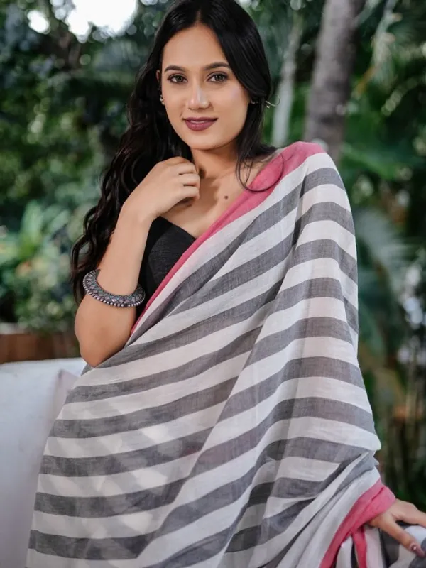 Traditional_Linen_Cotton_Saree_–_Perfect_for_Daily_&_Festive_Wear_–_Soft_&_Lightweight