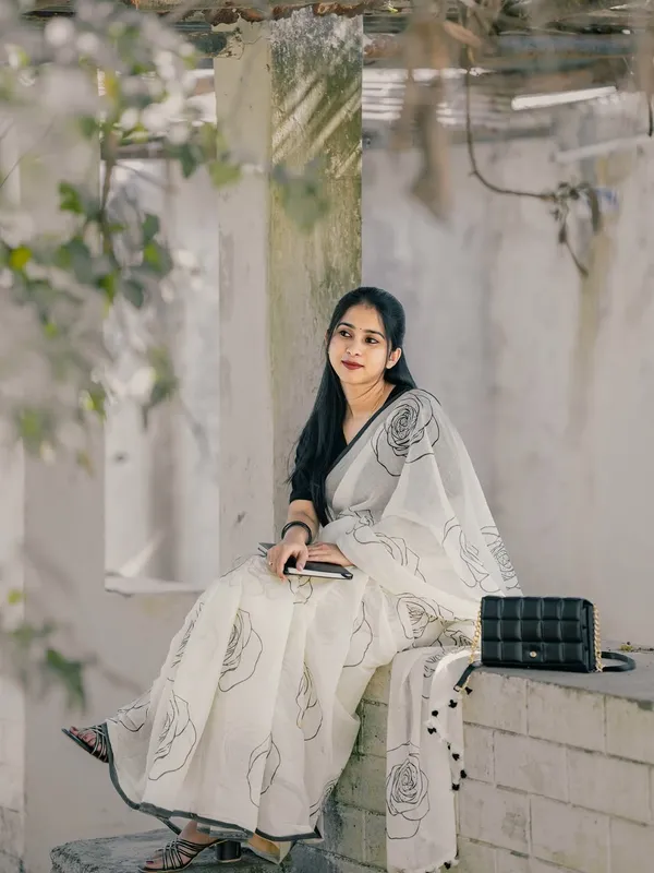 Traditional_Linen_Cotton_Saree_–_Perfect_for_Daily_&_Festive_Wear_–_Soft_&_Lightweight