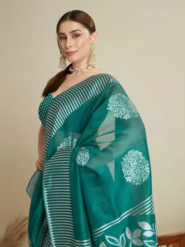 Traditional_Linen_Cotton_Saree_–_Perfect_for_Daily_&_Festive_Wear_–_Soft_&_Lightweight
