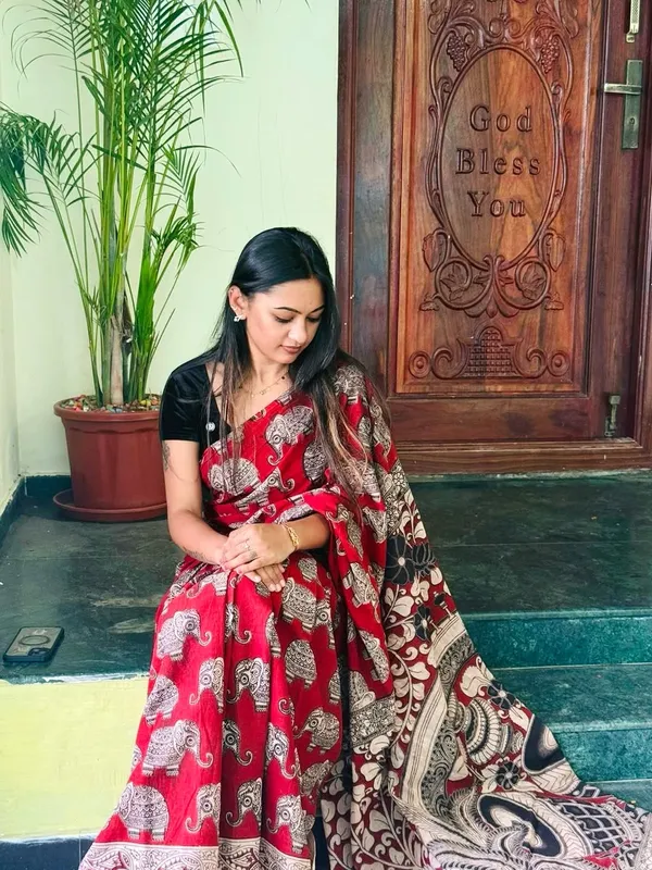 Traditional_Linen_Cotton_Saree_–_Perfect_for_Daily_&_Festive_Wear_–_Soft_&_Lightweight