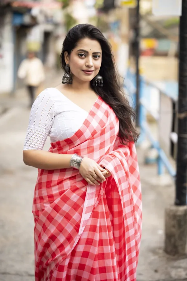 Traditional_Linen_Cotton_Saree_–_Perfect_for_Daily_&_Festive_Wear_–_Soft_&_Lightweight