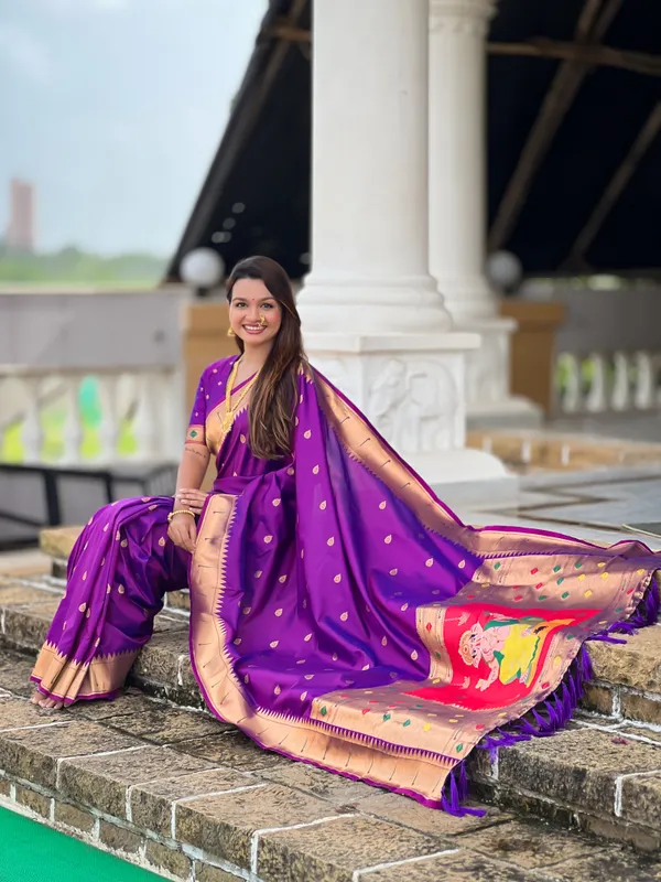 Magenta_Soft_Pethani_Silk_Saree_With_Zari_Weaving_Motifs_Design_And_Meenakari_Weaving_Rich_Pallu_With_Meenakari_Weaving_Munia_Border_And_Tassels_Attached_At_Pallu_End_Blouse_For_Women