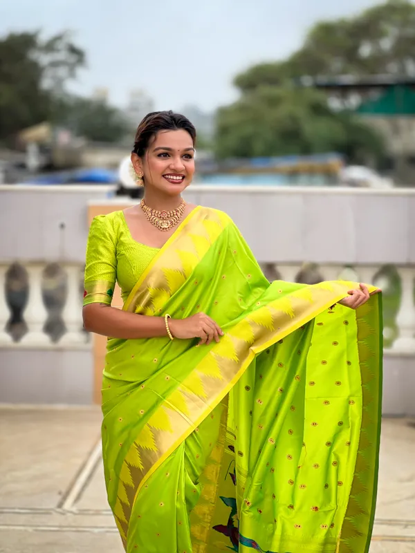 Parrot_Green_Soft_Pethani_Silk_Saree_With_Zari_Weaving_Motifs_Design_And_Meenakari_Weaving_Rich_Pallu_With_Temple_Weaving_Border_And_Tassels_Attached_At_Pallu_End_Blouse_For_Women