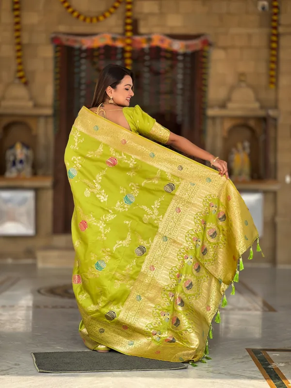 Parrot_Green_Soft_Banarasi_Silk_Saree_With_Zari_Weaving_Meenakari_Touchup_Design_All_Over_The_Saree_And_Meenakari_Weaving_Rich_Pallu_For_Women