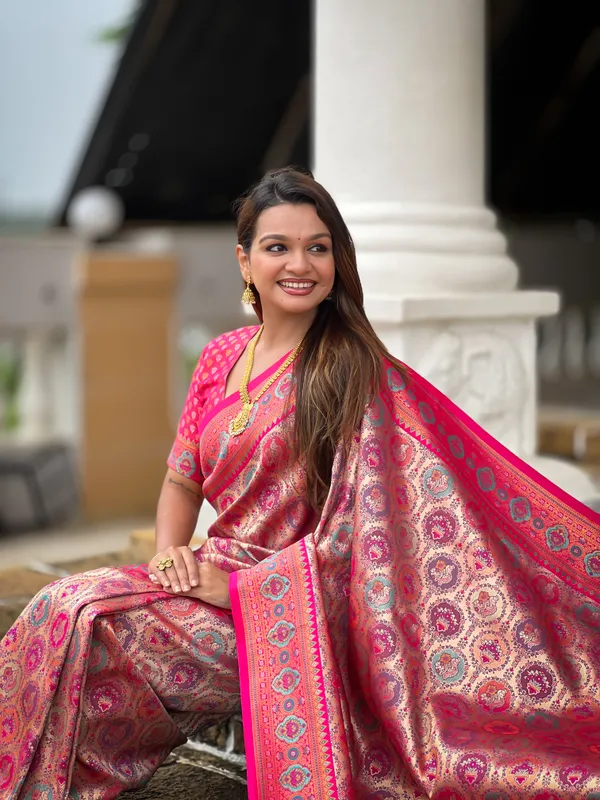 Pink_Soft_Kanjivaram_Silk_Saree_With_Zari_Weaving_Meenakari_Design_All_Over_The_Saree_And_Meenakari_Weaving_Rich_Pallu_For_Women