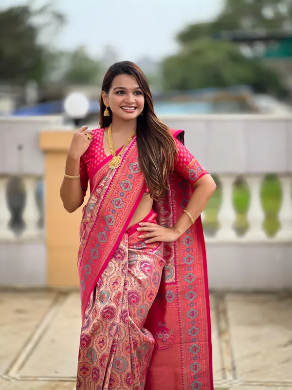Pink_Soft_Kanjivaram_Silk_Saree_With_Zari_Weaving_Meenakari_Design_All_Over_The_Saree_And_Meenakari_Weaving_Rich_Pallu_For_Women