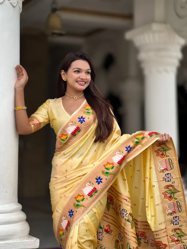 Cream_Soft_Pethani_Silk_Saree_With_Zari_Weaving_Motifs_Design_And_Meenakari_Weaving_Rich_Pallu_With_Meenakari_Weaving_Border_And_Tassels_Attached_At_Pallu_End_Blouse_For_Women