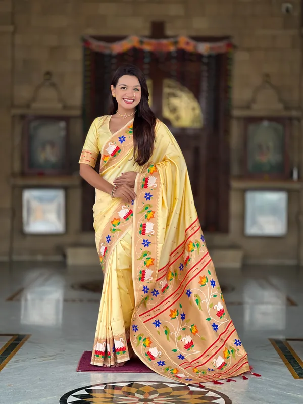 Cream_Soft_Pethani_Silk_Saree_With_Zari_Weaving_Motifs_Design_And_Meenakari_Weaving_Rich_Pallu_With_Meenakari_Weaving_Border_And_Tassels_Attached_At_Pallu_End_Blouse_For_Women
