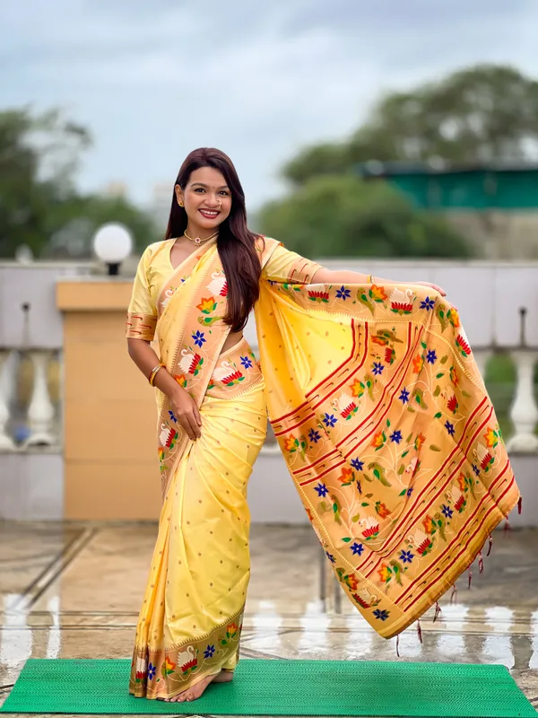 Cream_Soft_Pethani_Silk_Saree_With_Zari_Weaving_Motifs_Design_And_Meenakari_Weaving_Rich_Pallu_With_Meenakari_Weaving_Border_And_Tassels_Attached_At_Pallu_End_Blouse_For_Women