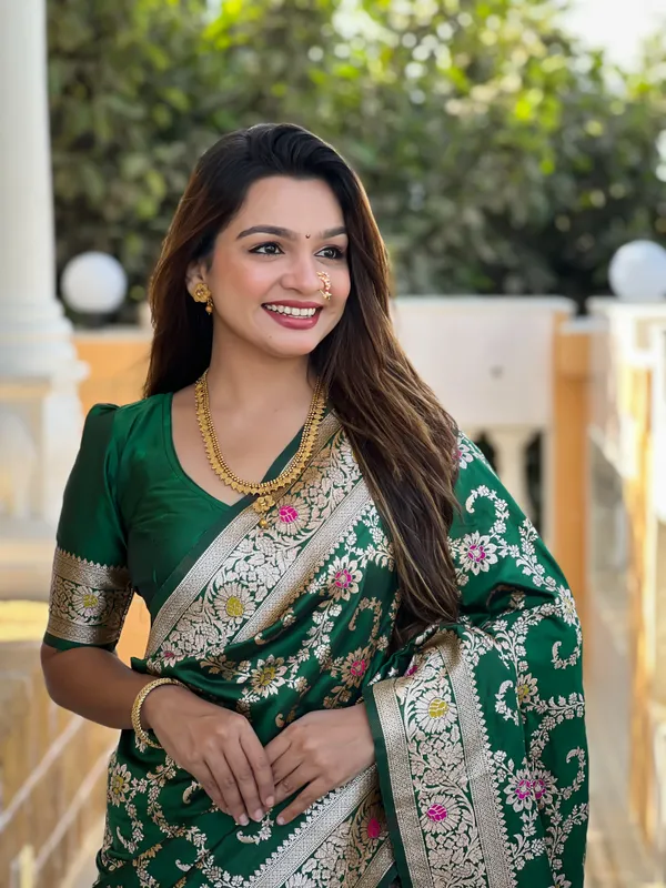 Green_Soft_Banarasi_Silk_Saree_With_Zari_Weaving_Meenakari_Touchup_Design_All_Over_The_Saree_And_Meenakari_Weaving_Rich_Pallu_For_Women