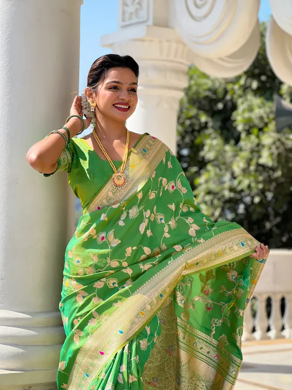 Green_Soft_Banarasi_Silk_Saree_With_Zari_Weaving_Meenakari_Touchup_Design_All_Over_The_Saree_And_Meenakari_Weaving_Rich_Pallu_For_Women