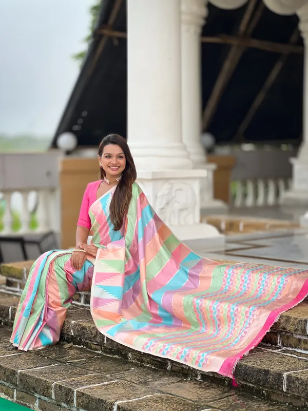 Pink_Soft_Silk_Saree_With_Zari_Weaving_Meenakari_Design_All_Over_The_Saree_And_Zari_Weaving_Contrast_Rich_Pallu_With_Cotrast_Weaving_Border_And_Tassels_Attached_At_Pallu_End_Blouse_For_Women
