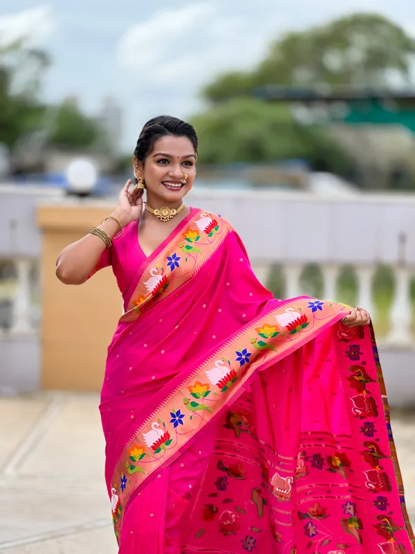 Pink_Soft_Pethani_Silk_Saree_With_Zari_Weaving_Motifs_Design_And_Meenakari_Weaving_Rich_Pallu_With_Meenakari_Weaving_Border_And_Tassels_Attached_At_Pallu_End_Blouse_For_Women