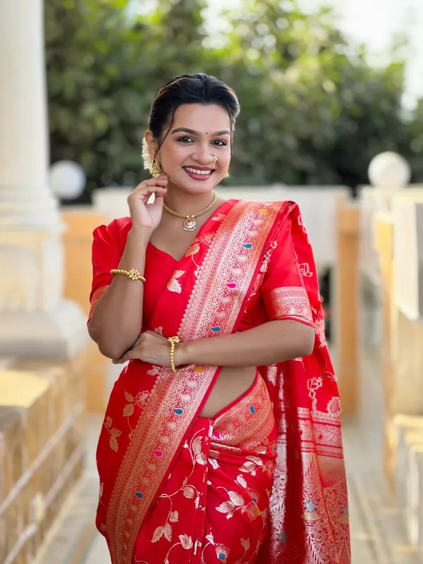 Red_Soft_Banarasi_Silk_Saree_With_Zari_Weaving_Meenakari_Touchup_Design_All_Over_The_Saree_And_Meenakari_Weaving_Rich_Pallu_For_Women