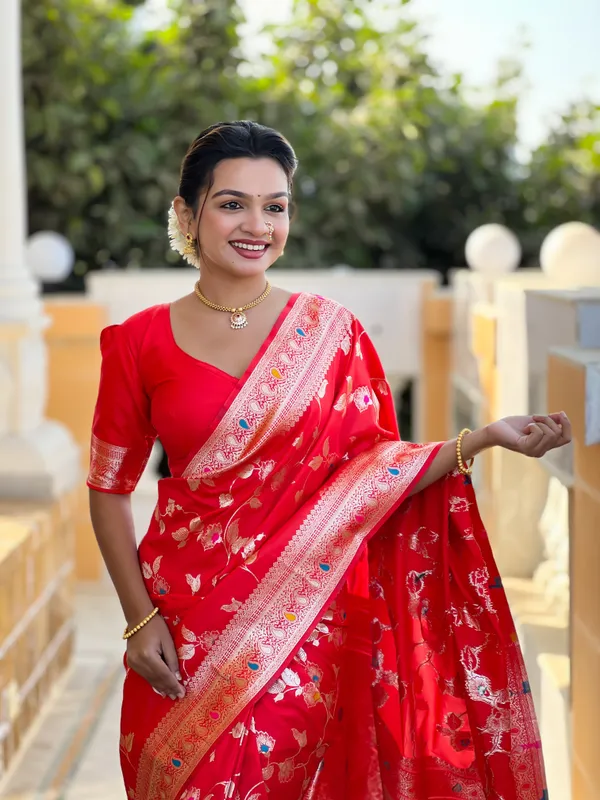 Red_Soft_Banarasi_Silk_Saree_With_Zari_Weaving_Meenakari_Touchup_Design_All_Over_The_Saree_And_Meenakari_Weaving_Rich_Pallu_For_Women