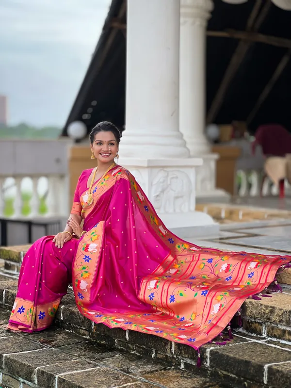 Magenta_Soft_Pethani_Silk_Saree_With_Zari_Weaving_Motifs_Design_And_Meenakari_Weaving_Rich_Pallu_With_Meenakari_Weaving_Border_And_Tassels_Attached_At_Pallu_End_Blouse_For_Women