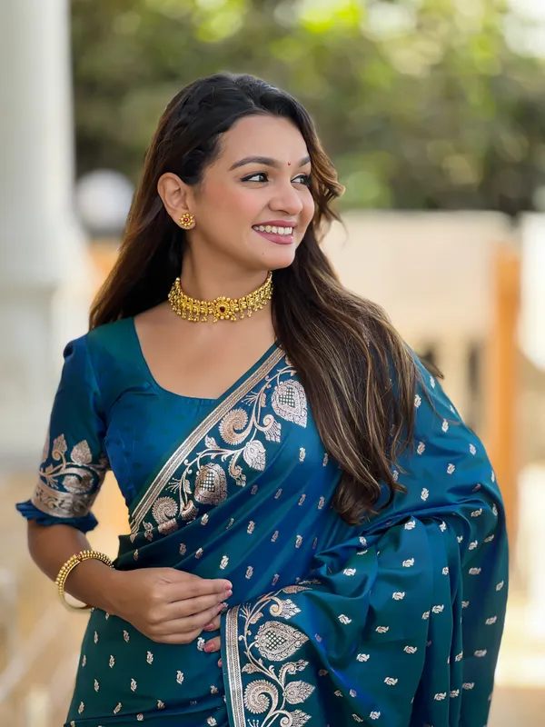 Morpis_Soft_Banarasi_Silk_Saree_With_Zari_Weaving_Design_All_Over_The_Saree_And_Zari_Weaving_Rich_Pallu_With_Meenakari_Weaving_Border_And_Tassels_Attached_At_Pallu_End_Blouse_For_Women